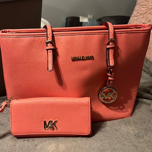 Michael Kors Handbags - MK purse & wallet